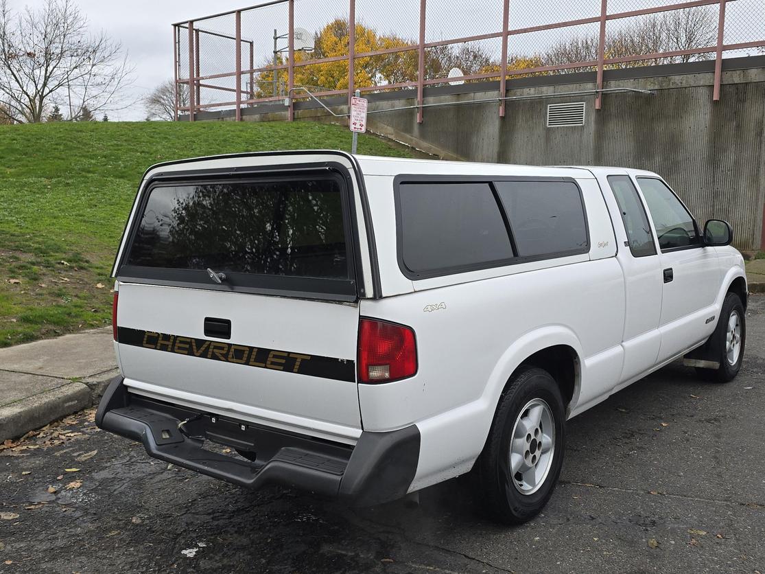 1995 Chevrolet S-10 null photo 4