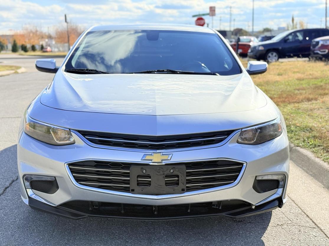 2018 Chevrolet Malibu 1LT photo 2