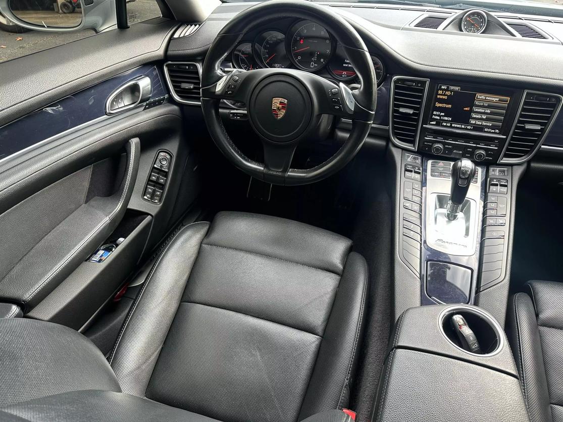 2015 Porsche Panamera Base photo 12