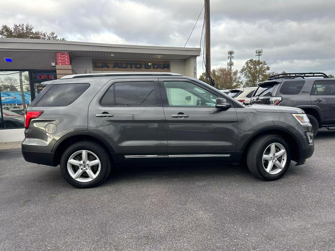 2017 Ford Explorer XLT photo 2