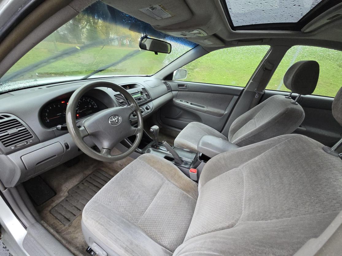 2004 Toyota Camry LE photo 10