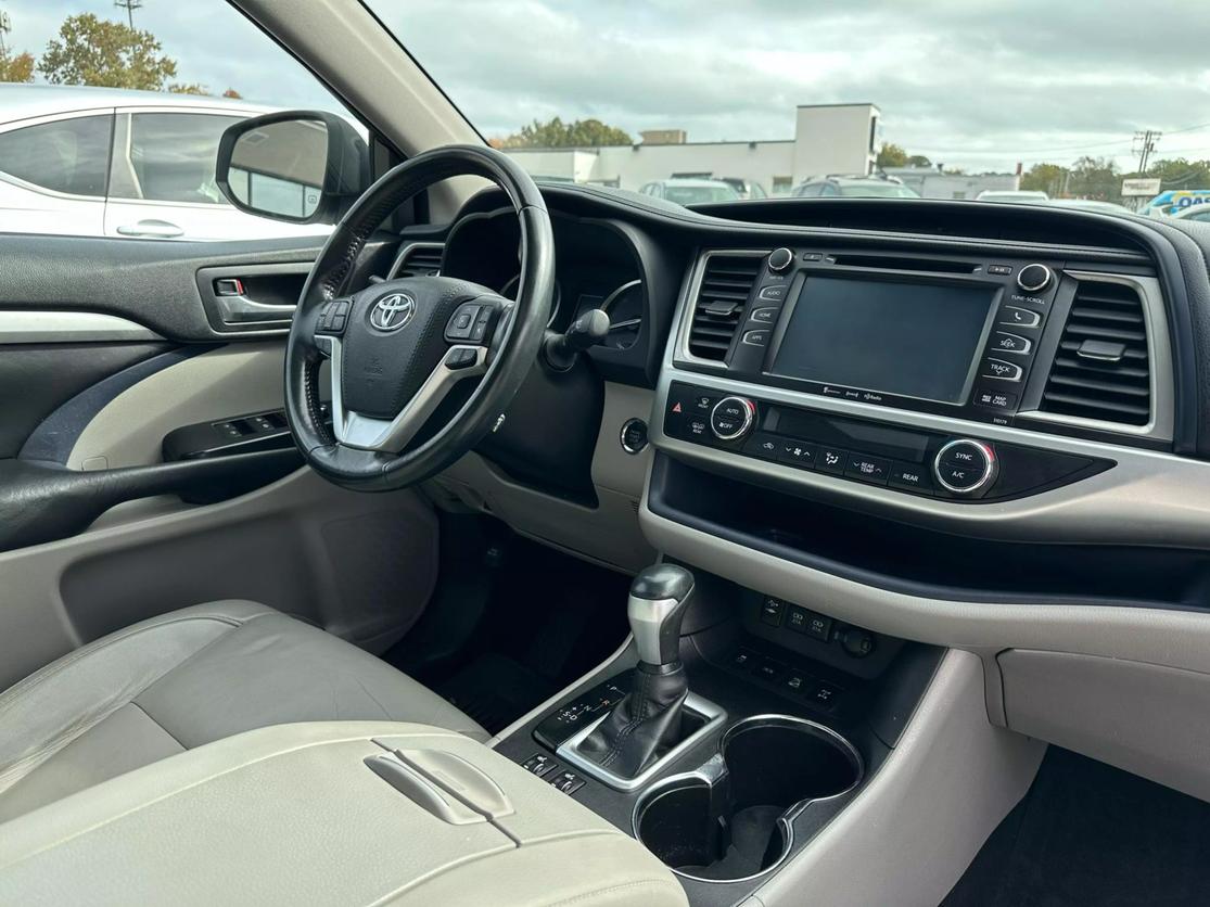 2018 Toyota Highlander XLE photo 30