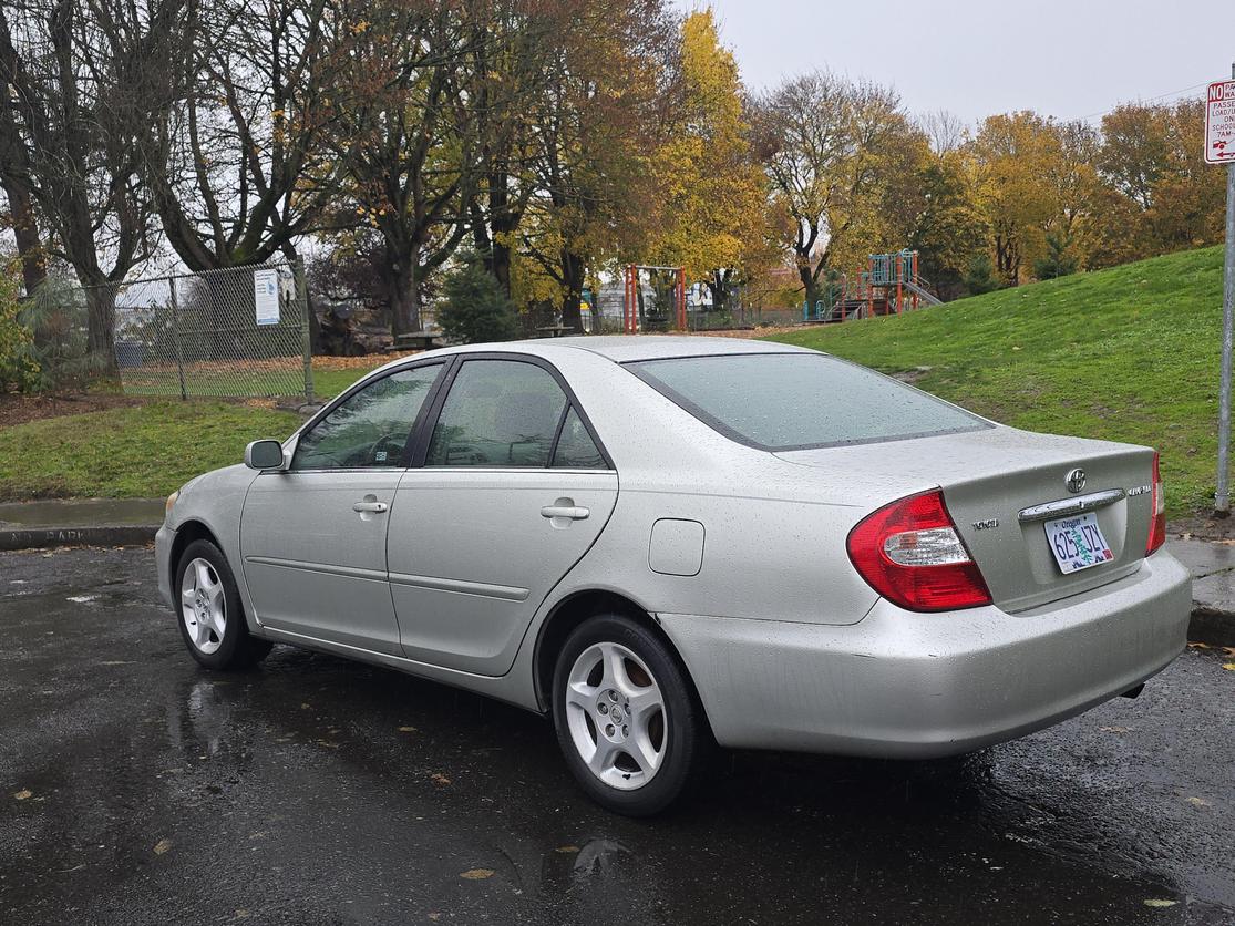 2004 Toyota Camry LE photo 6