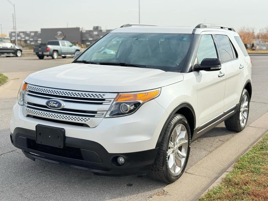 2015 Ford Explorer XLT photo 2