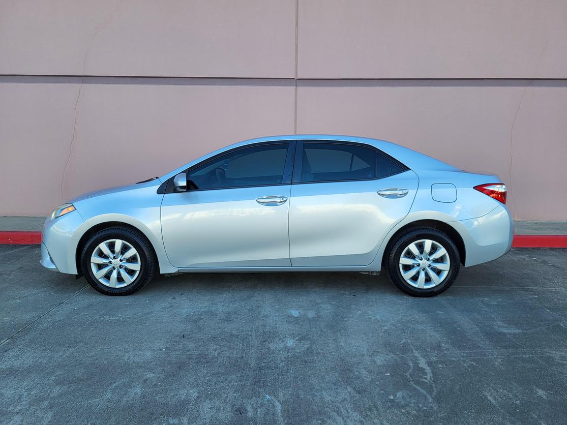 2016 Toyota Corolla LE photo 4