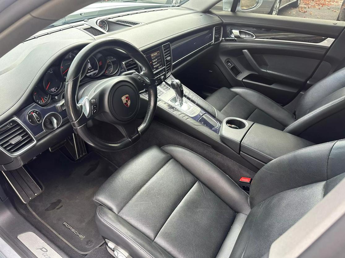 2015 Porsche Panamera Base photo 11