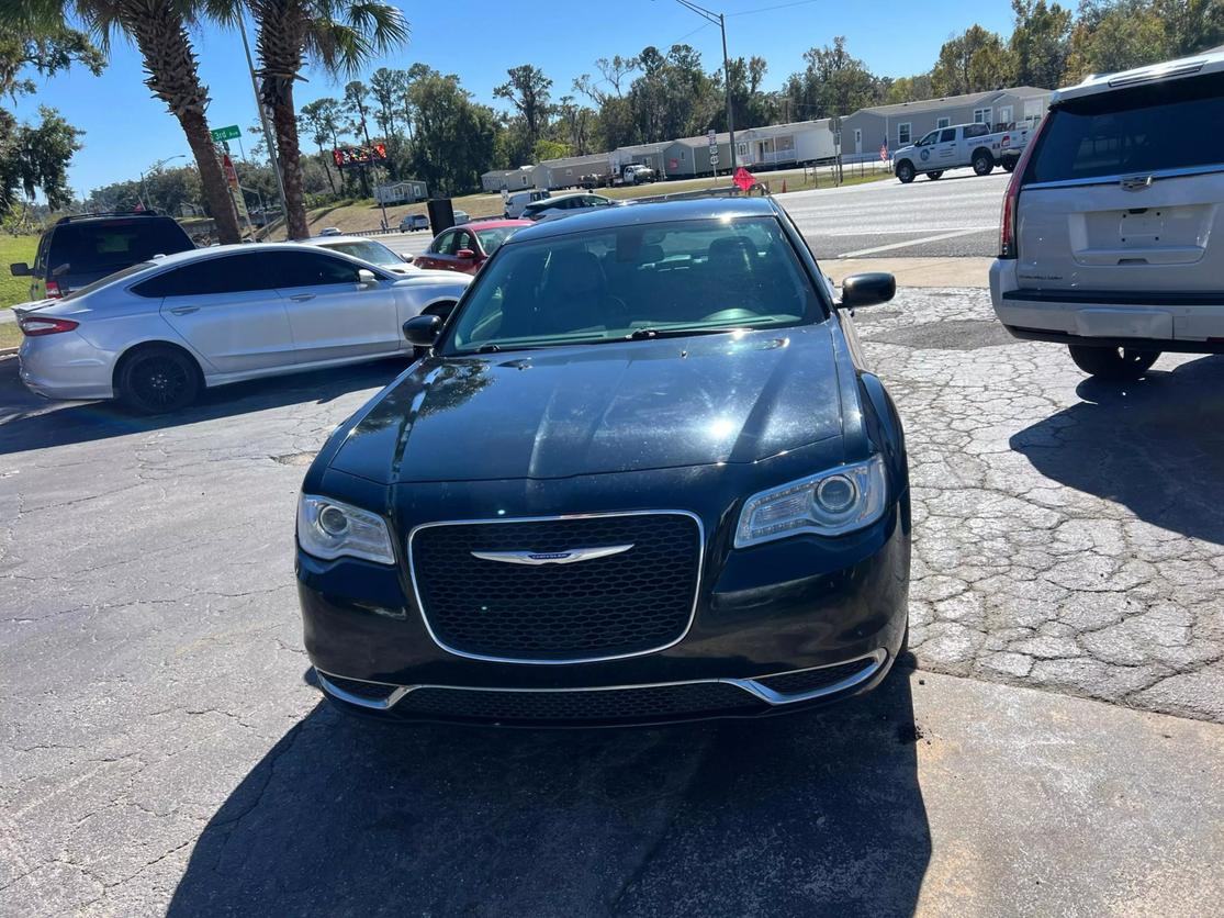 2018 Chrysler 300 Touring photo 2