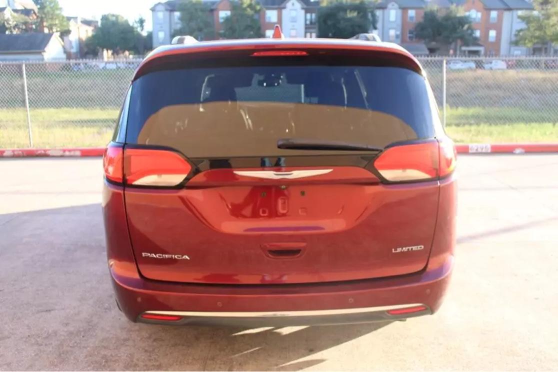 2017 Chrysler Pacifica Limited photo 6