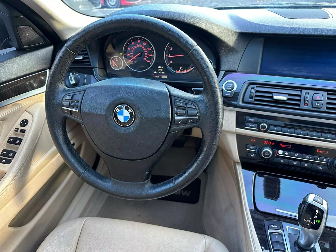 2012 BMW 5 Series 528i photo 14