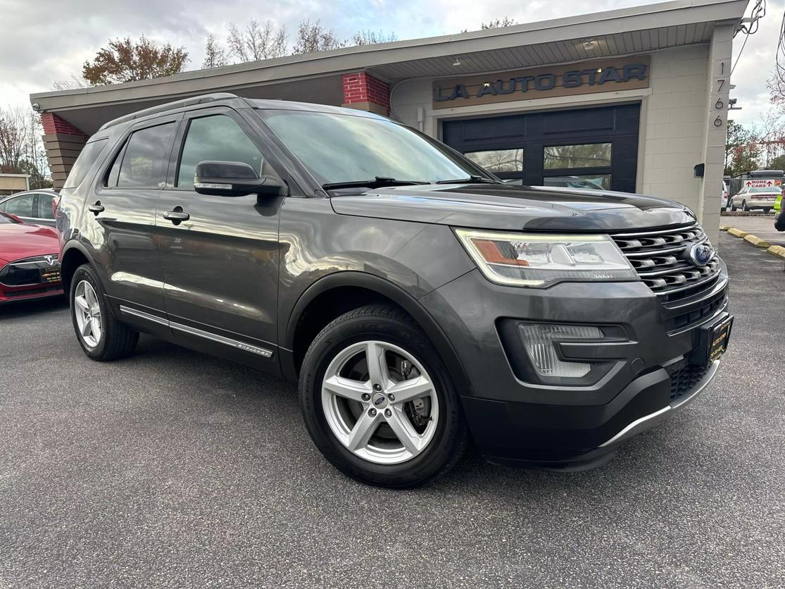 Ford Explorer's photo