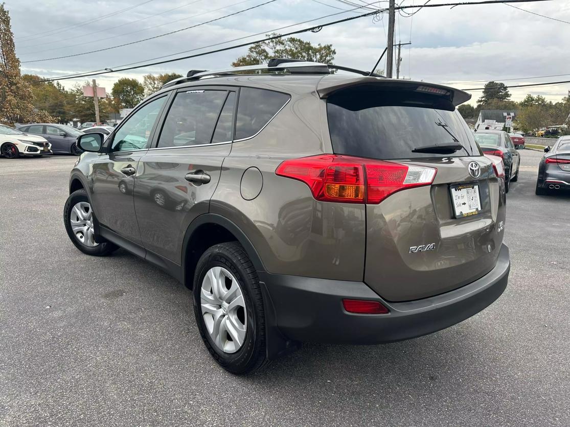 2013 Toyota RAV4 LE photo 5