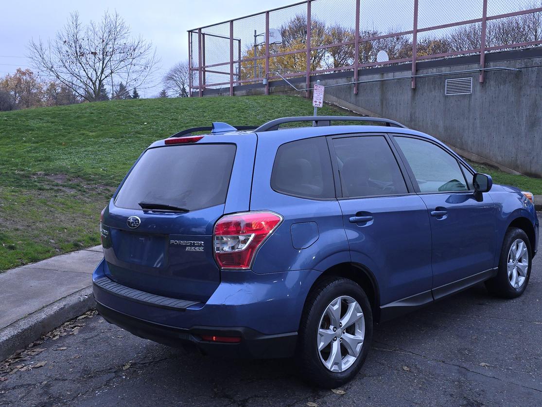 2016 Subaru Forester i Premium photo 2