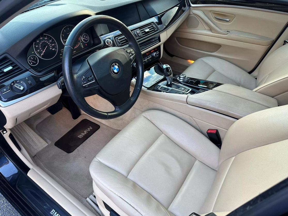 2012 BMW 5 Series 528i photo 10