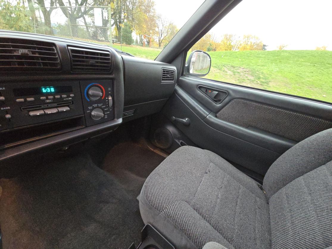 1995 Chevrolet S-10 null photo 12