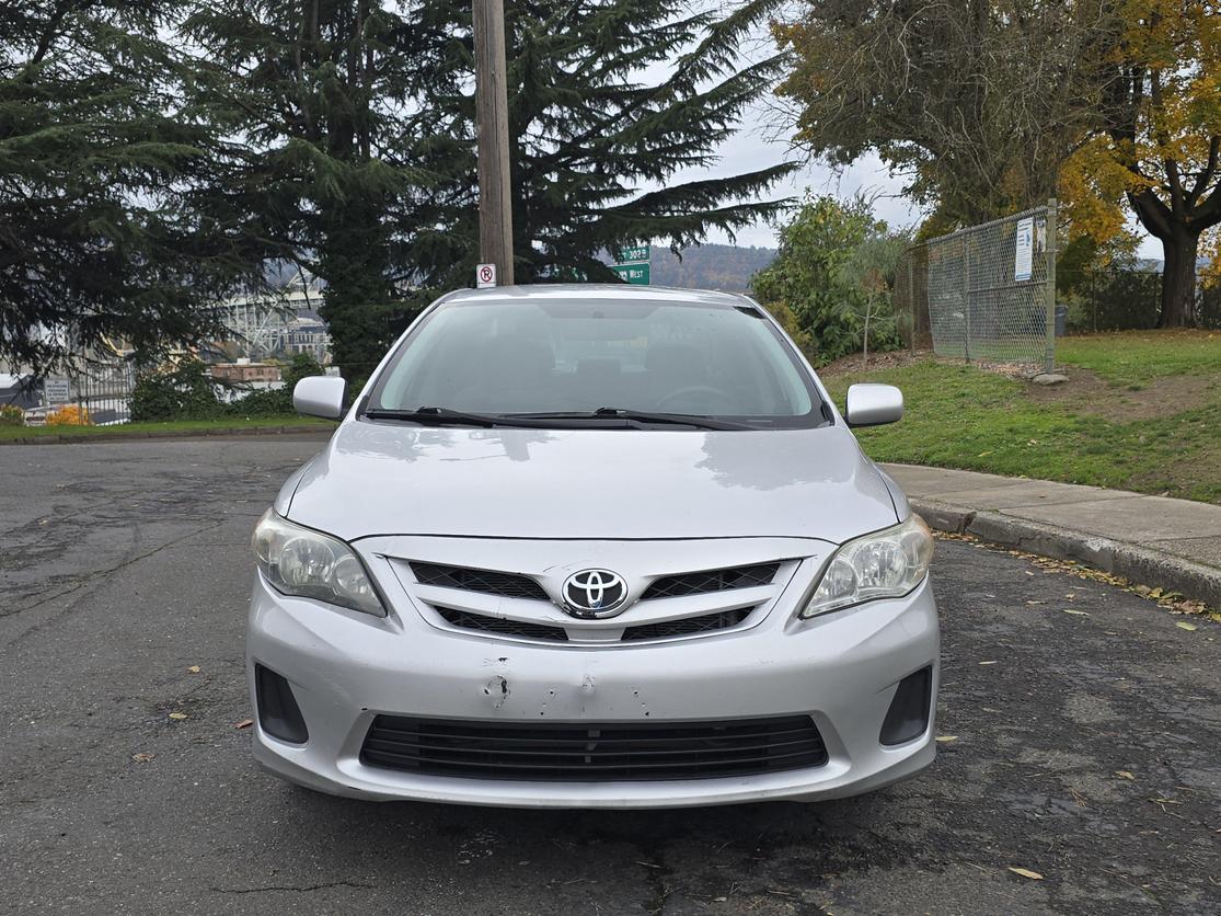 2011 Toyota Corolla LE photo 7