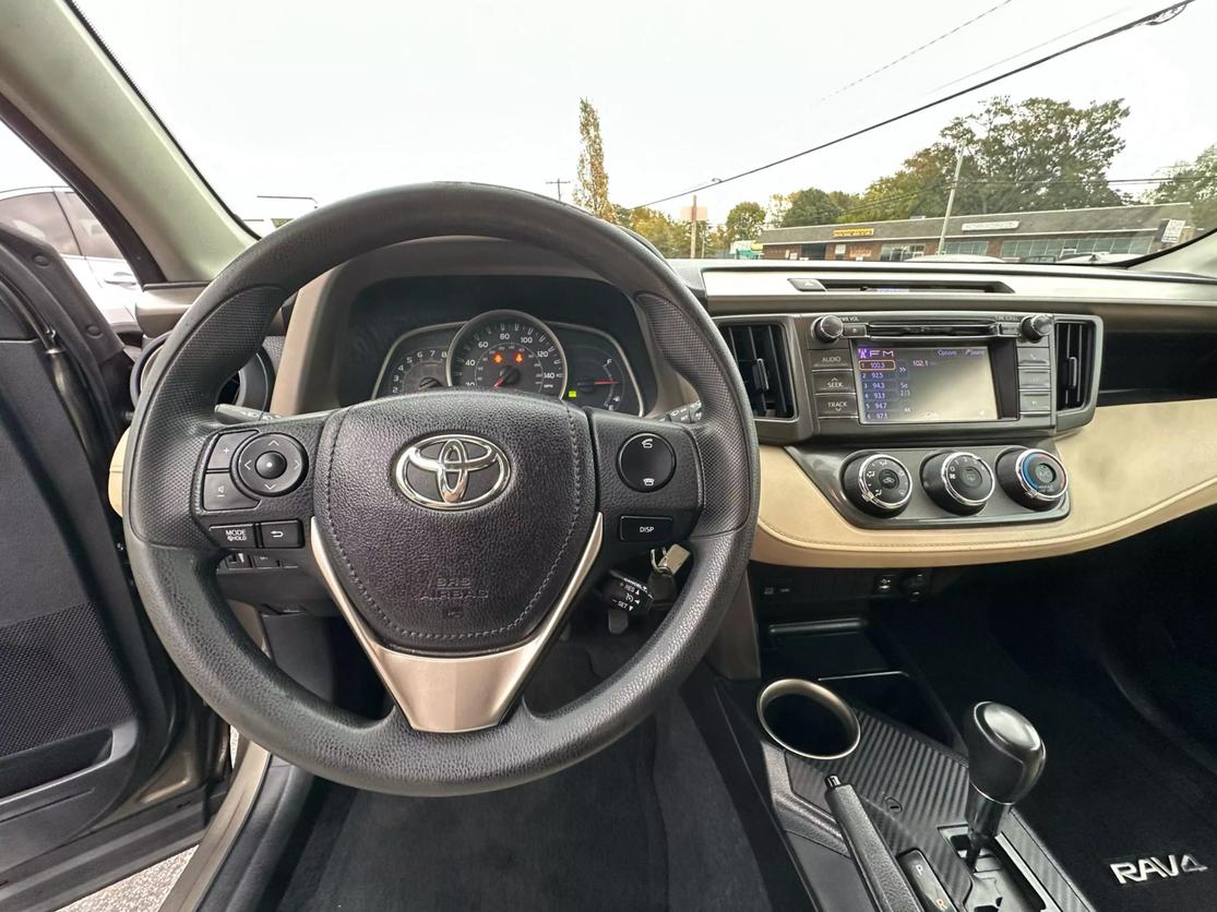 2013 Toyota RAV4 LE photo 24