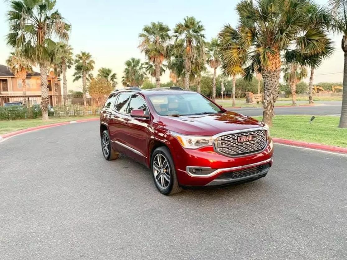 GMC Acadia's photo