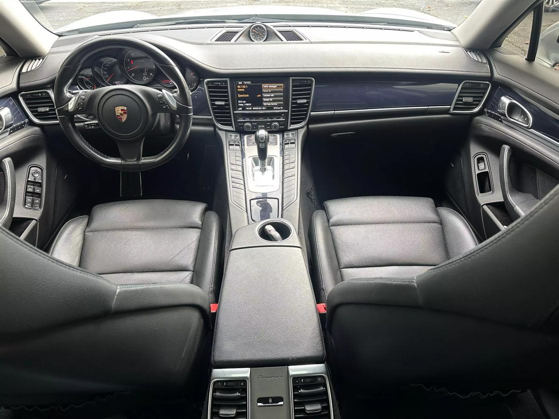 2015 Porsche Panamera Base photo 14