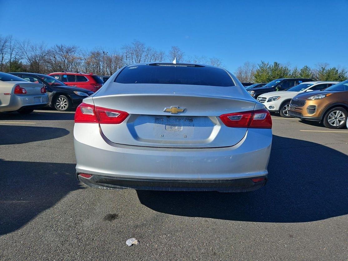 2017 Chevrolet Malibu 1LT photo 5