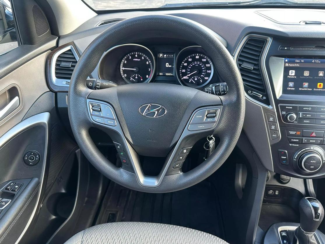 2017 Hyundai Santa Fe SE photo 14