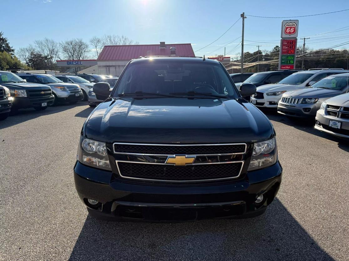 2012 Chevrolet Suburban LT photo 8