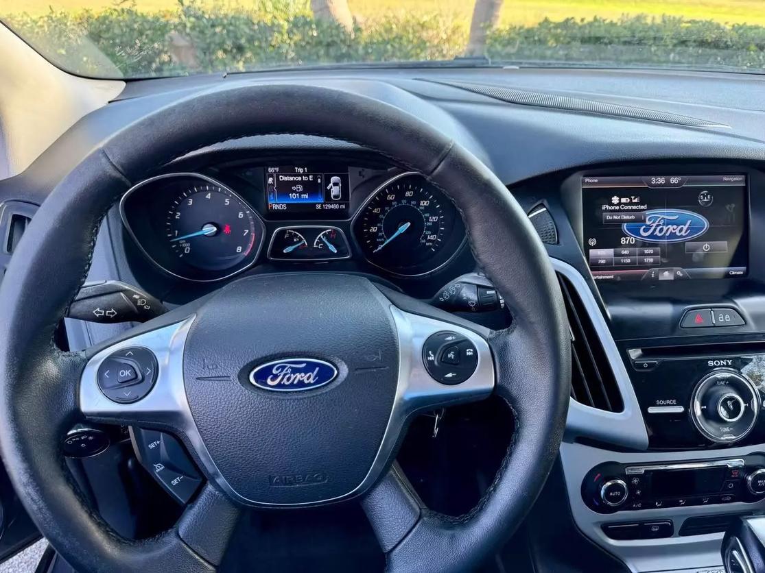 2014 Ford Focus SE photo 8