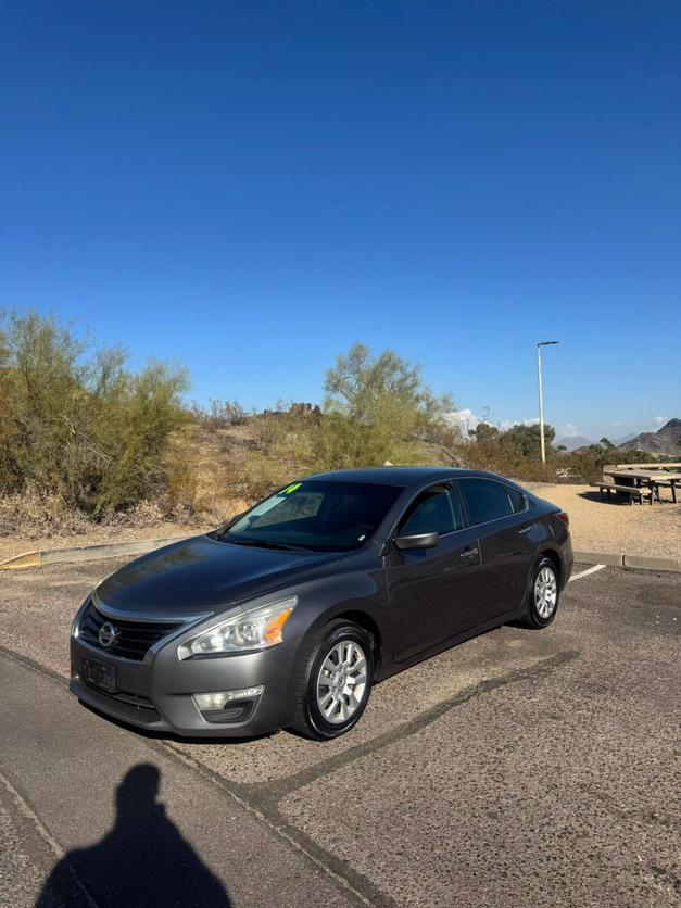 2014 Nissan Altima S photo 2