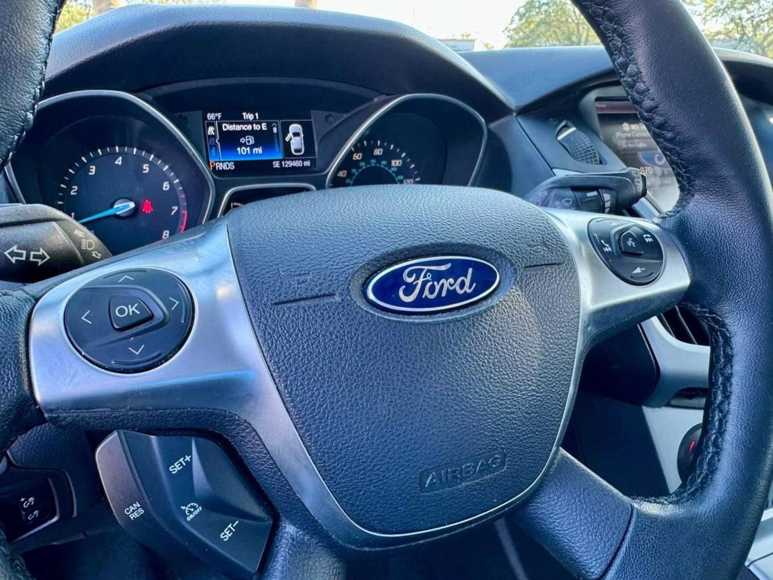 2014 Ford Focus SE photo 9