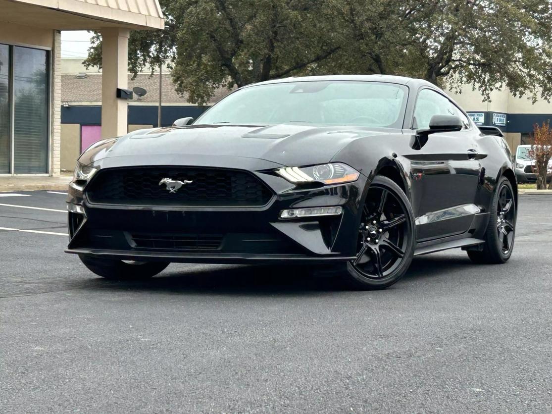 Ford Mustang's photo