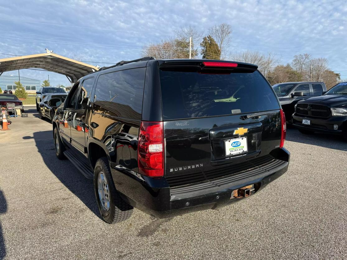 2012 Chevrolet Suburban LT photo 5