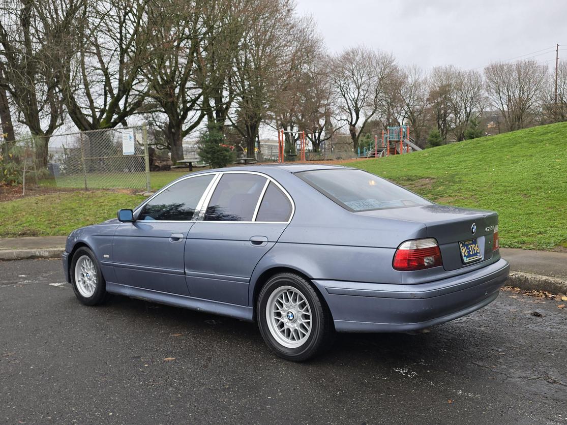 2001 BMW 5 Series 525i photo 2