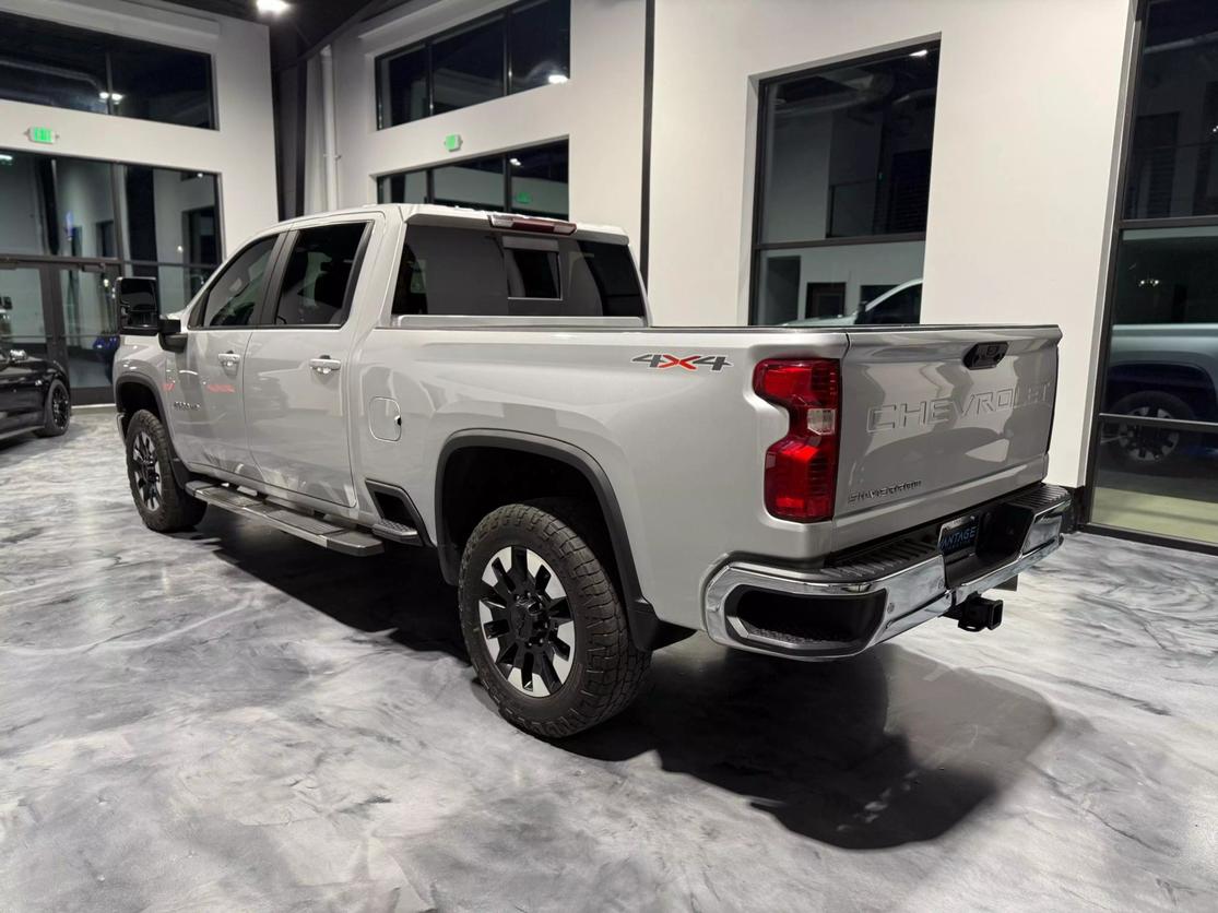 2020 Chevrolet Silverado 2500HD LT photo 3