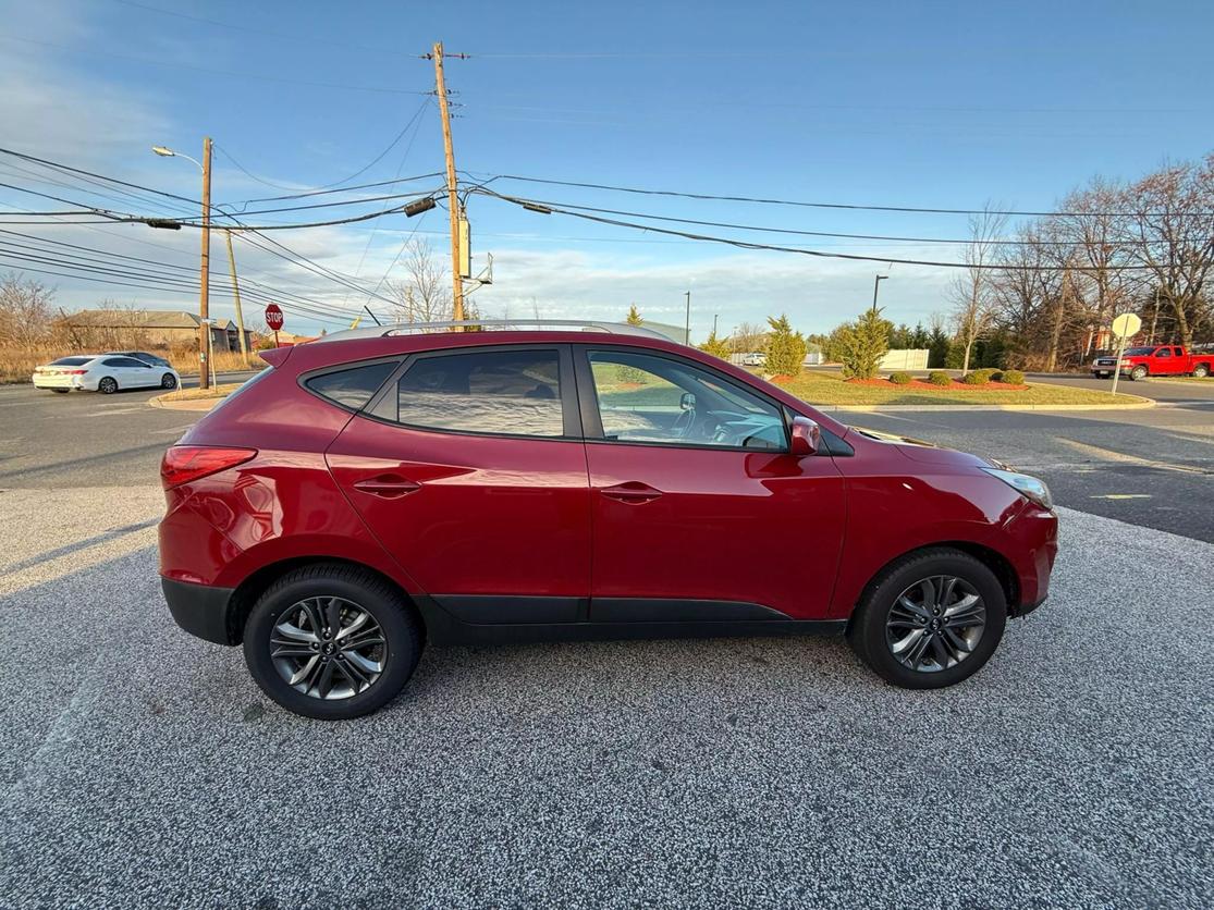 2015 Hyundai Tucson SE photo 2