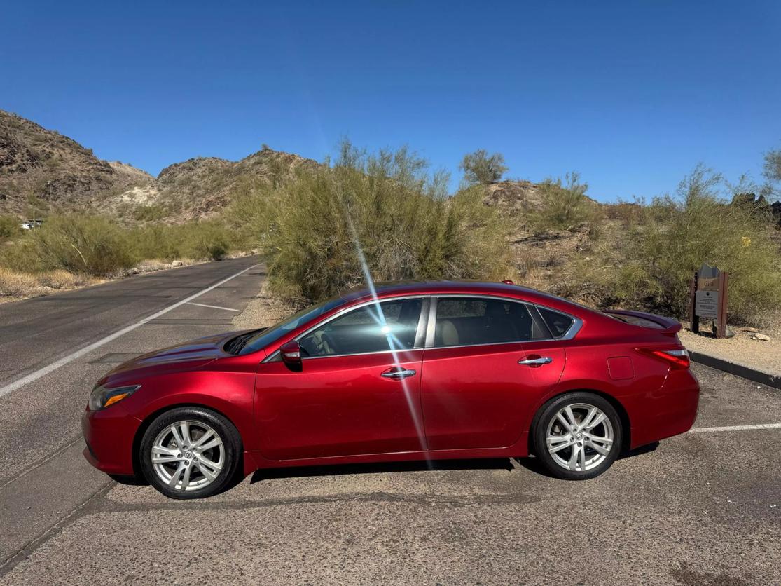 2016 Nissan Altima SL photo 3