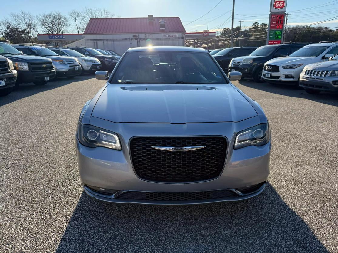 2016 Chrysler 300 S photo 8