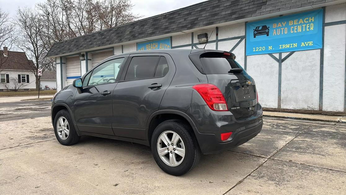 2020 Chevrolet Trax LS photo 3