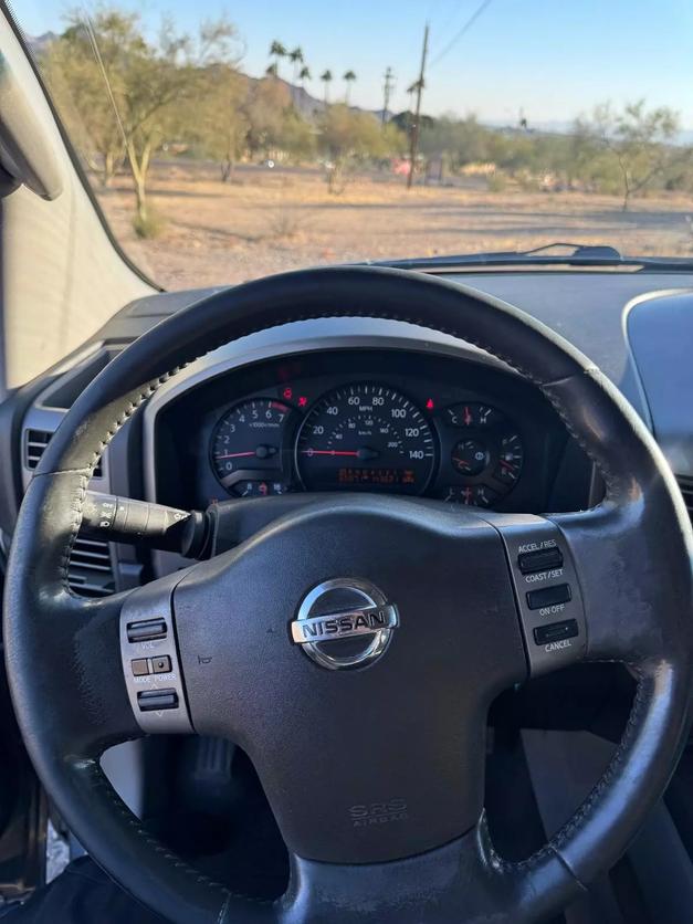 2004 Nissan Titan SE photo 16