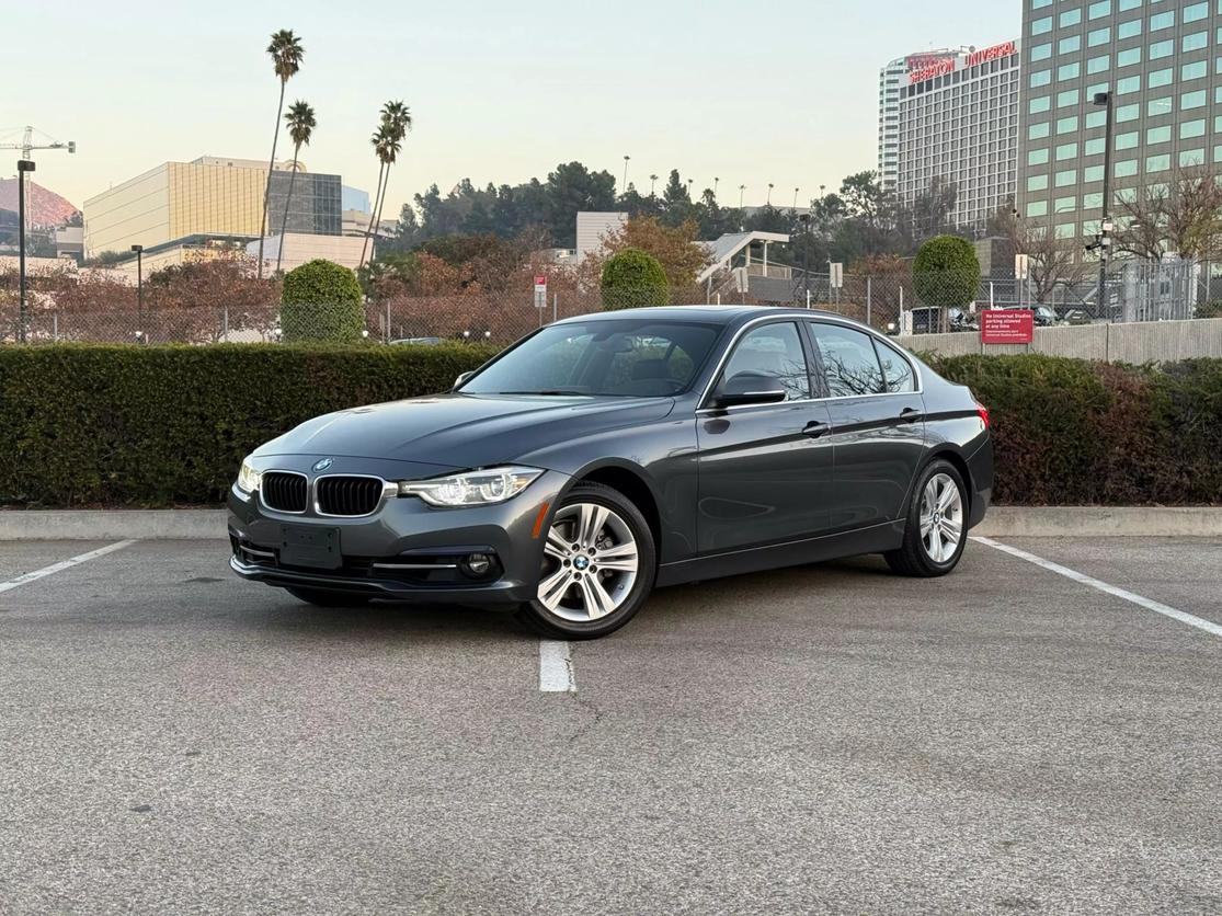 2018 BMW 3 Series 330i photo 2