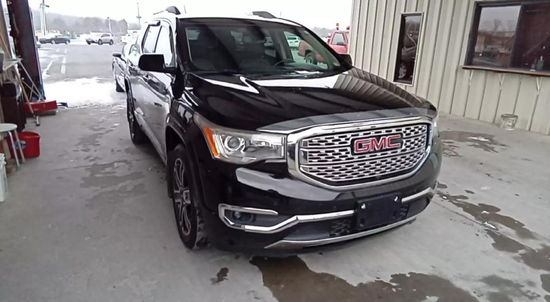 2019 GMC Acadia Denali photo 3