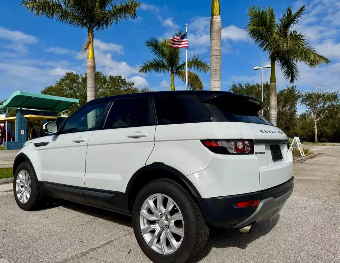 2015 Land Rover Range Rover Evoque Pure photo 4