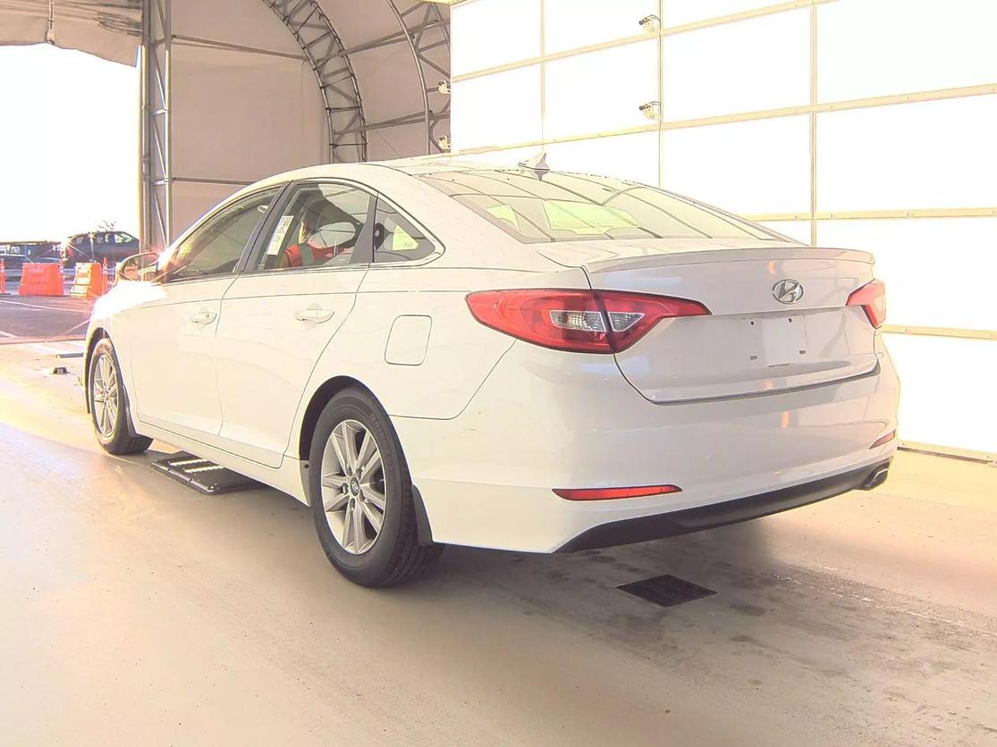 2015 Hyundai Sonata SE photo 2