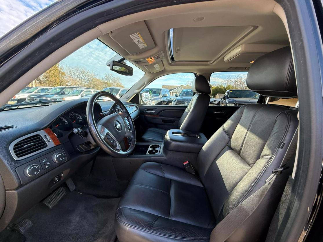 2012 Chevrolet Suburban LT photo 14