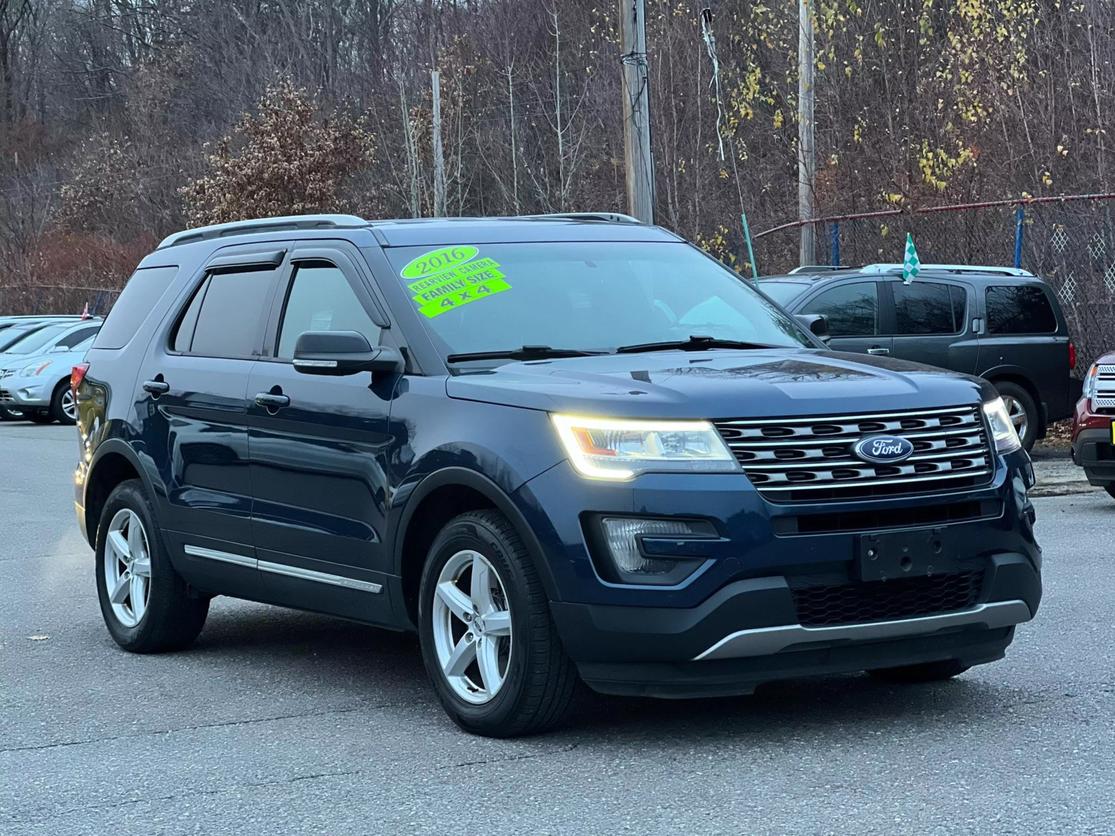 2016 Ford Explorer XLT photo 3