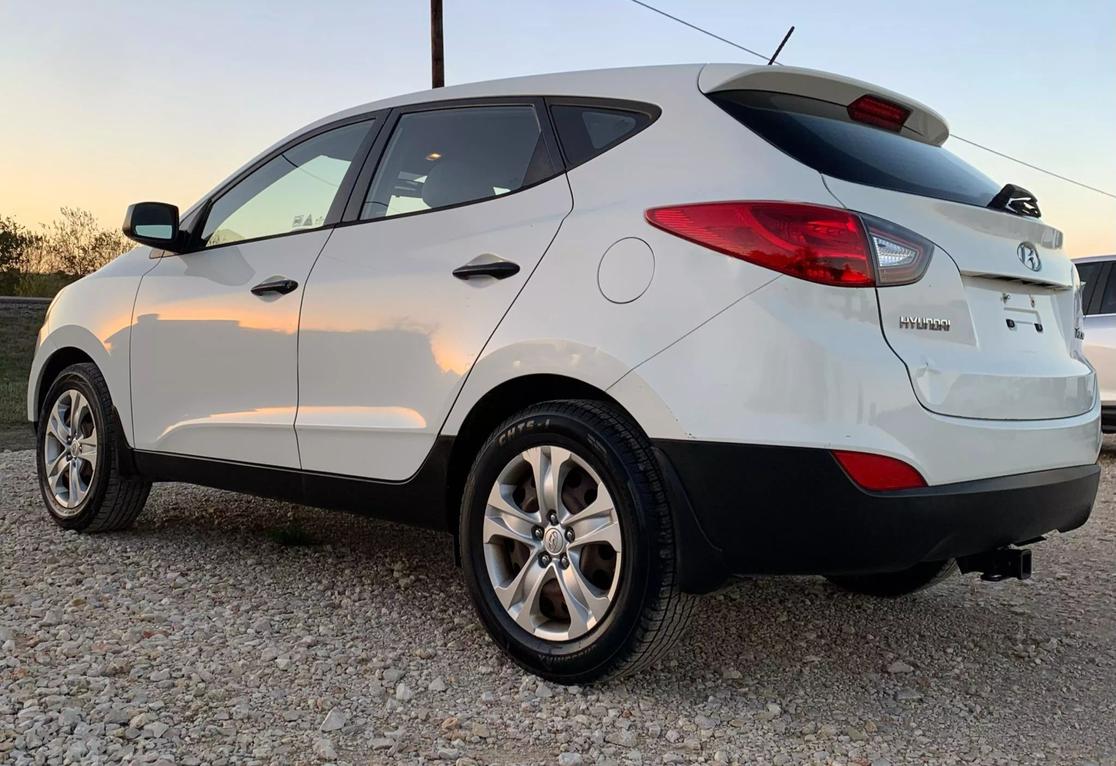 2011 Hyundai Tucson GL photo 2