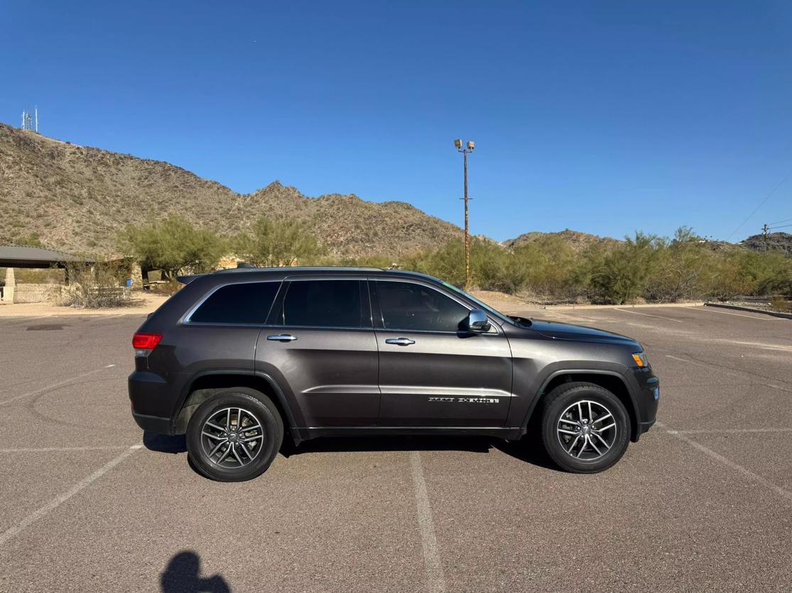 2017 Jeep Grand Cherokee Limited photo 12