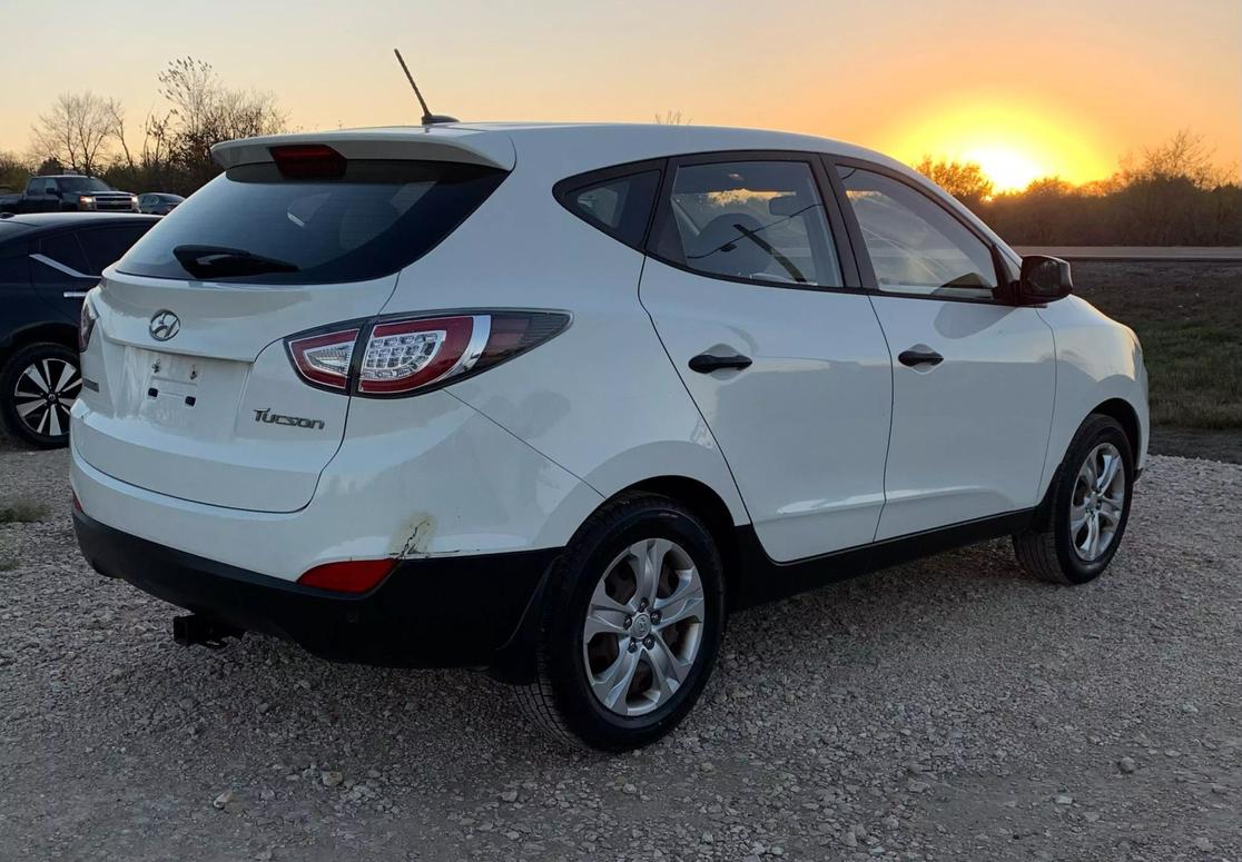 2011 Hyundai Tucson GL photo 3