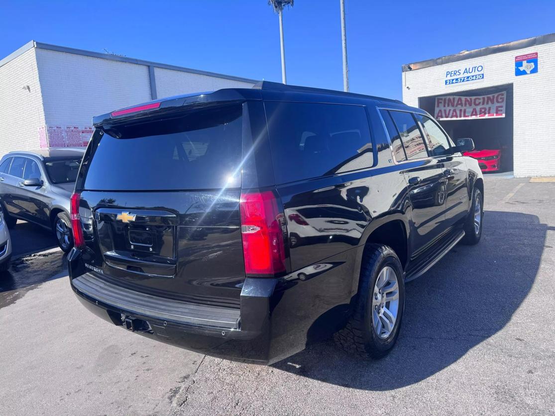 2018 Chevrolet Suburban LT photo 4