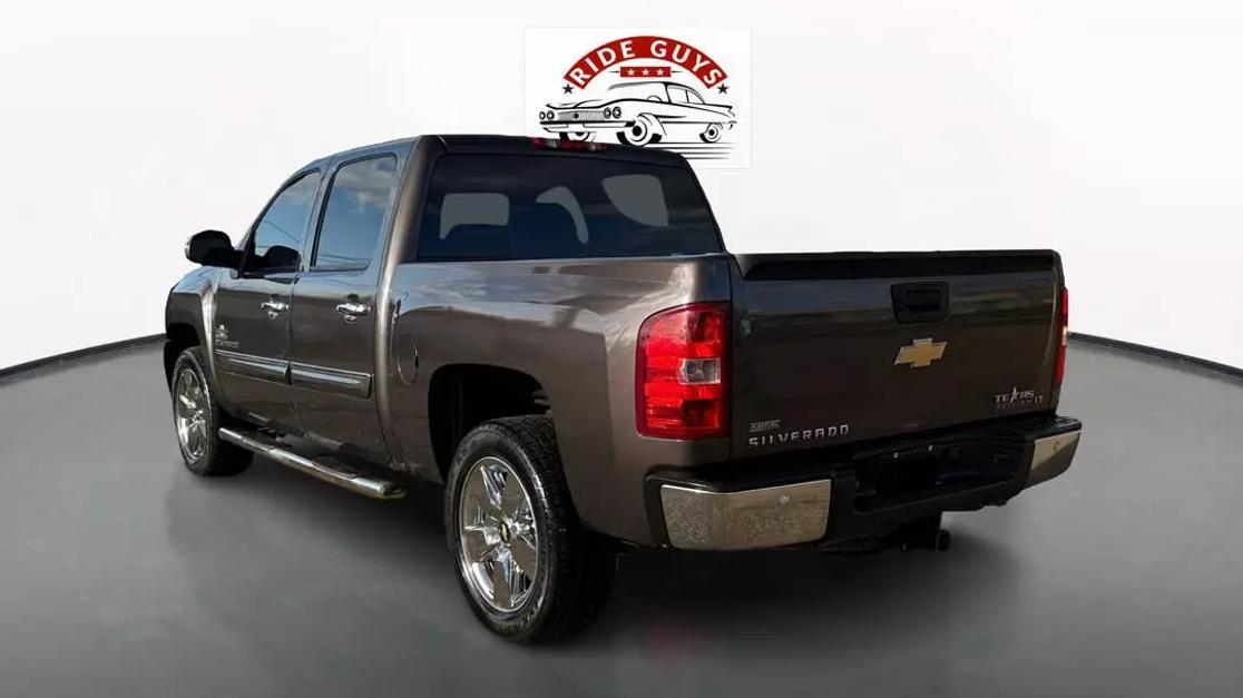 2011 Chevrolet Silverado 1500 LT photo 3