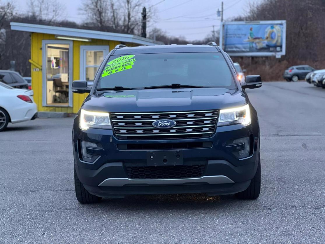 2016 Ford Explorer XLT photo 2