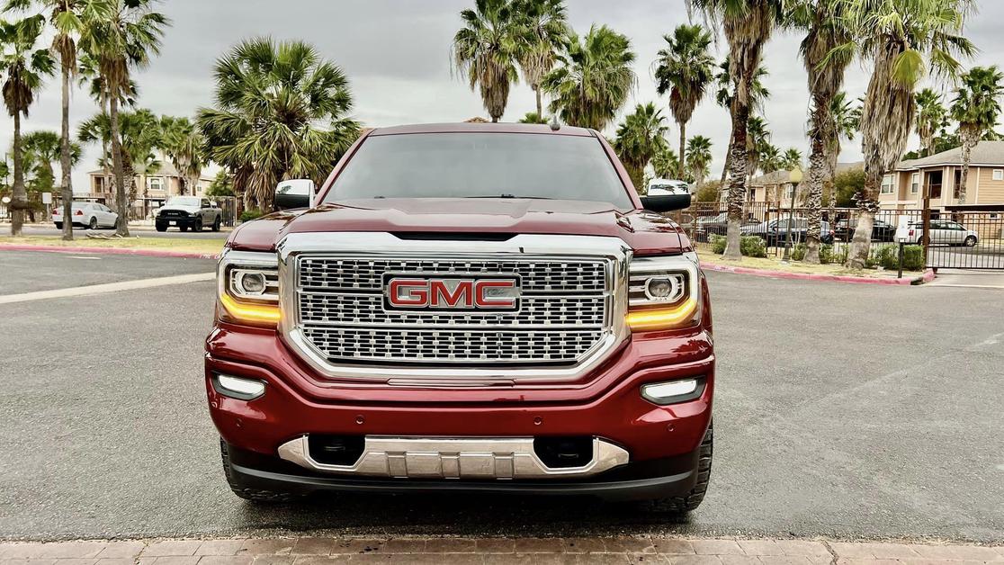 2017 GMC Sierra 1500 SLT photo 2